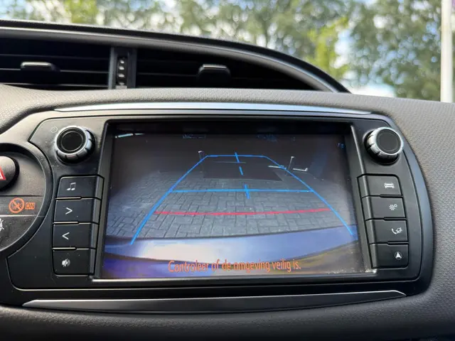 Toyota Yaris 1.5 Hybrid Dynamic 2015 Hybride Benzine 28