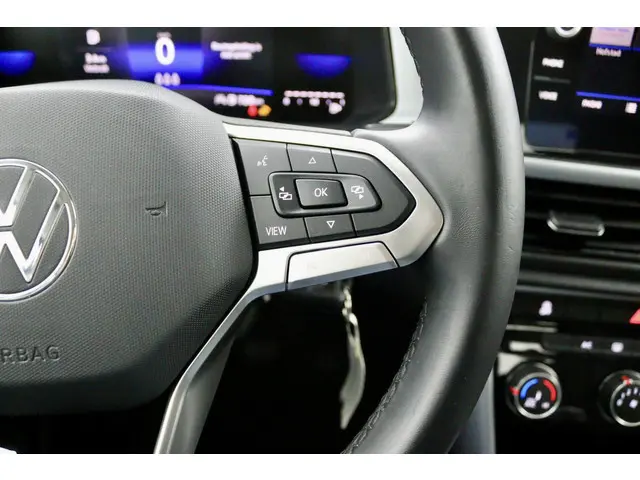 Volkswagen T-Roc 1.0 TSI Life zwart 2023 Benzine 16