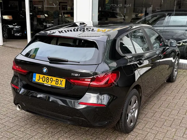 BMW 1 Serie 118i Executive Edition 2020 Benzine 20