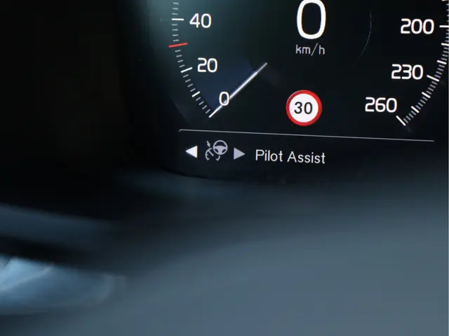 Volvo V60 2.0 B3 R-Design 2021 Benzine 49