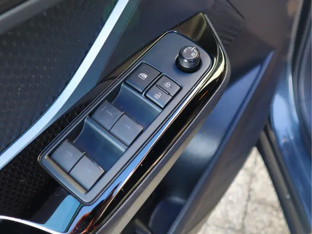 Toyota C-HR 1.8 Hybrid Dynamic 2021 Hybride Benzine 23