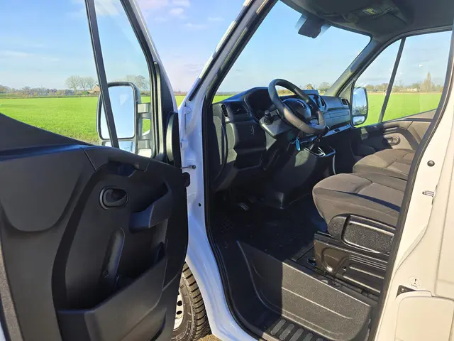 Renault Master T35 2.3 dCi L2 H2 2022 Diesel 15