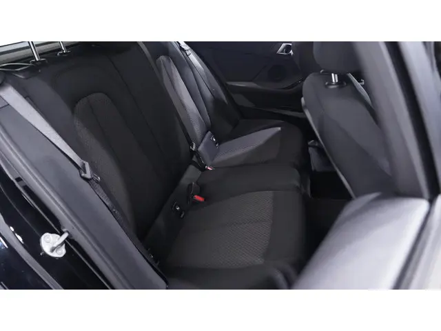 BMW 1 Serie 118i Advantage 2022 Benzine 41