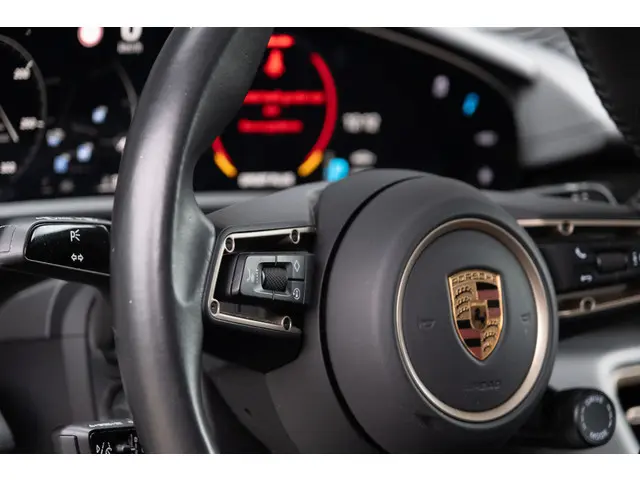 Porsche Taycan 4S Performance 84 kWh 2022 Elektrisch 24