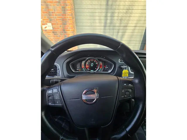 Volvo V40 Volvo v40 1.6 T2 Summum topstaat 2013 Benzine 10