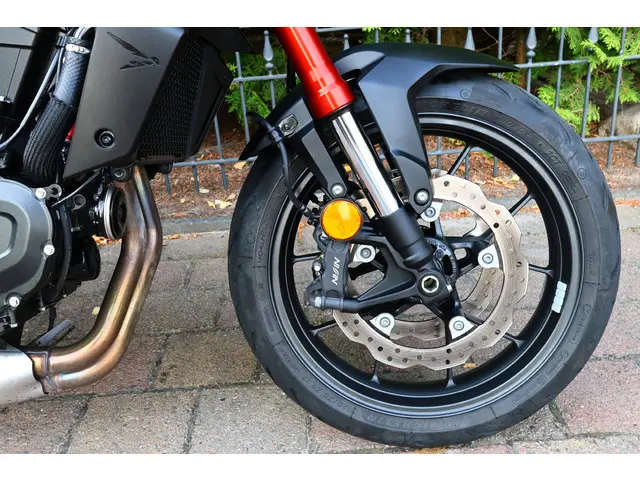 Honda CB 750 HORNET | CB 750 ABS 2024 Benzine 13