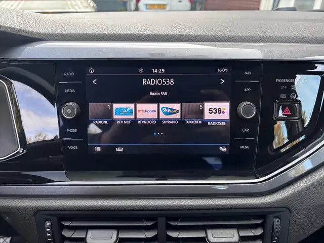 Volkswagen Polo 1.0 TSI Highline R-line 2018 Benzine 32