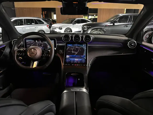 Mercedes-Benz GLC 200 4MATIC AMG Line 2023 Benzine 12