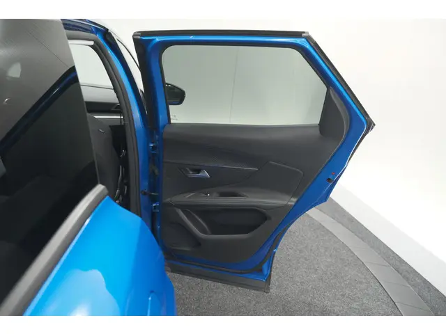 Peugeot 3008 PureTech 130 EAT8 Allure 2022 Benzine 66