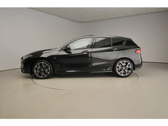 BMW 1 Serie 120 2025 Benzine 2