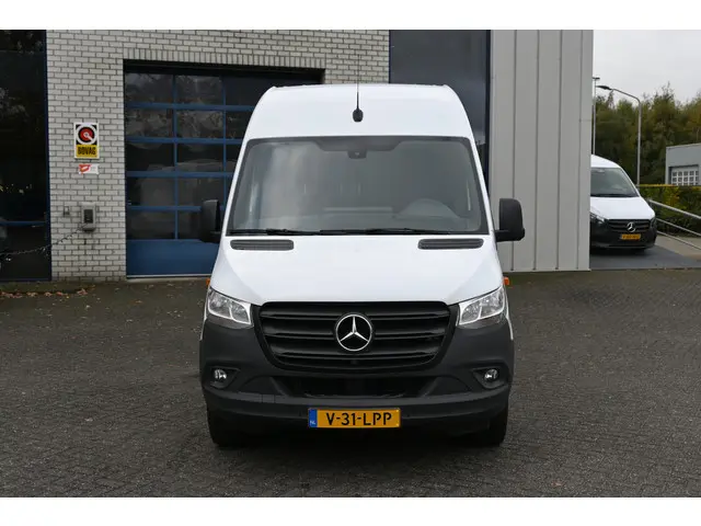 Mercedes-Benz Sprinter 317 CDI L2H2 2023 Diesel 2
