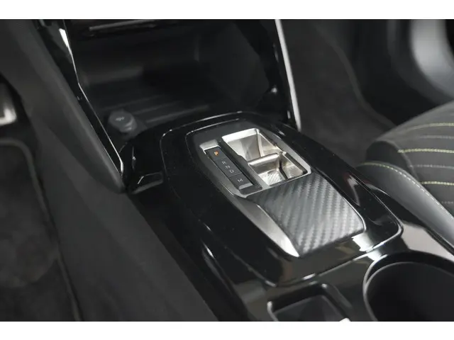 Peugeot 2008 PureTech 130 EAT8 GT 2024 Benzine 48
