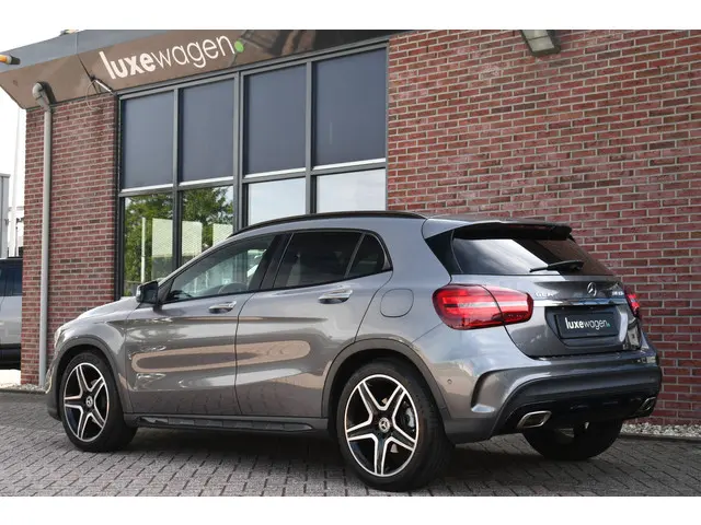 Mercedes-Benz GLA 180 AMG Night 2019 Benzine 6