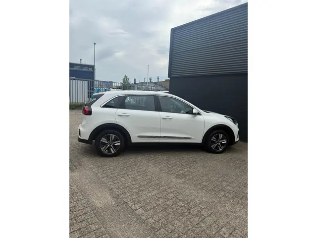 Kia Niro 1.6 GDi PHEV DynamicLine 2022 Hybride Benzine 6