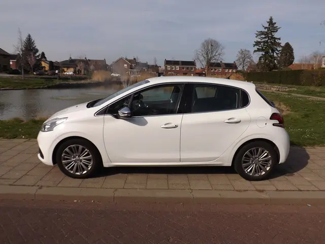 Peugeot 208 1.2 PureTech Première | AUTOMAAT 2016 Benzine 7