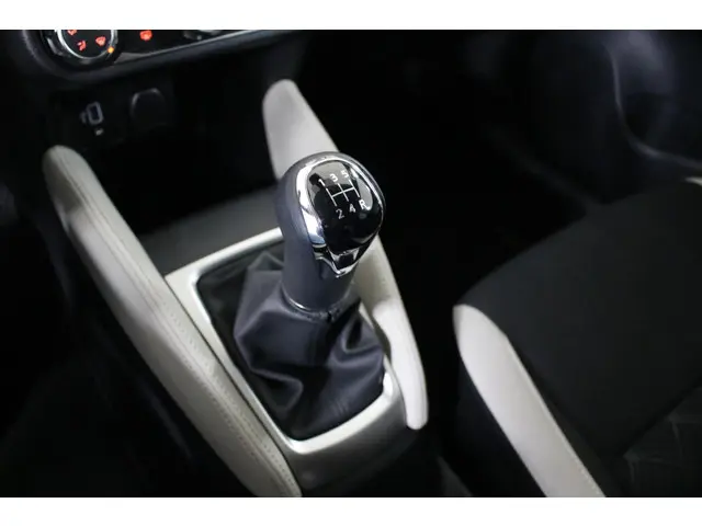 Nissan Micra 1.0 IG-T Tekna 2022 Benzine 25