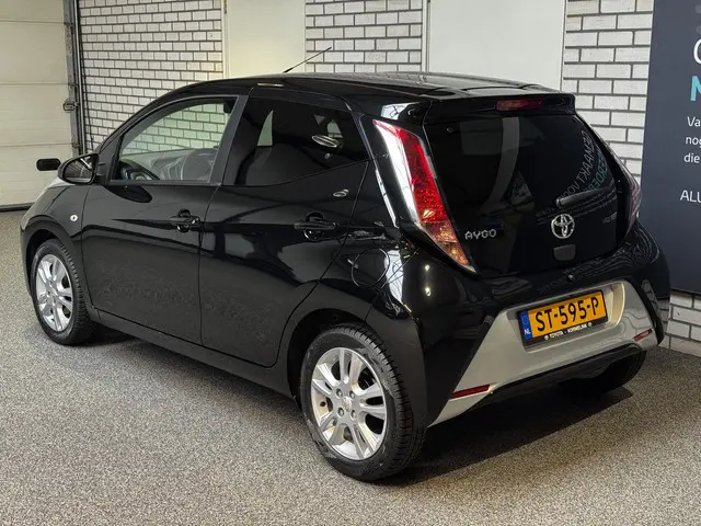 Toyota Aygo 1.0 VVT-i x-joy 2018 Benzine 4