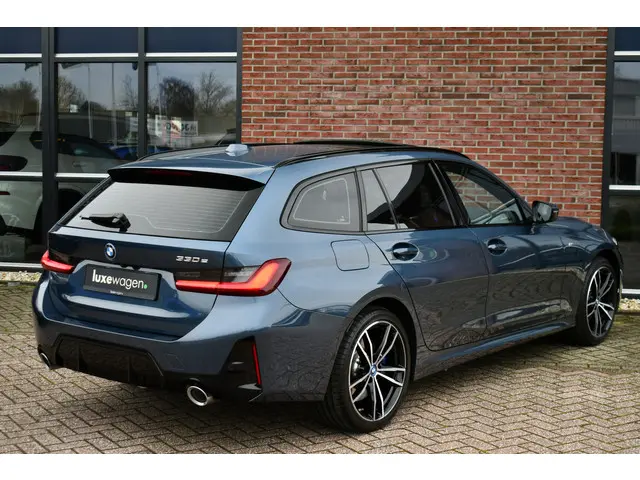 BMW 3 Serie Touring 330e M-Sport 2025 Hybride Benzine 44
