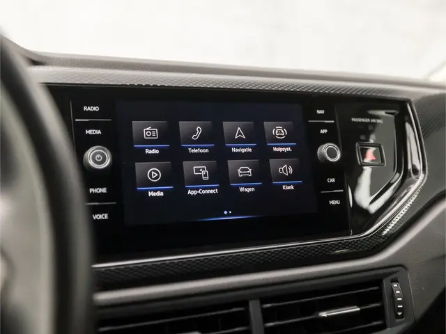 Volkswagen Polo 1.0 TSI Sportline 2023 Benzine 25