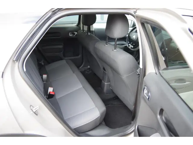 Citroën C4 Cactus 1.2 PureTech Shine 2017 Benzine 13