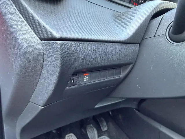 Peugeot 2008 1.2 Turbo 100 PK Active Pack 2021 Benzine 33