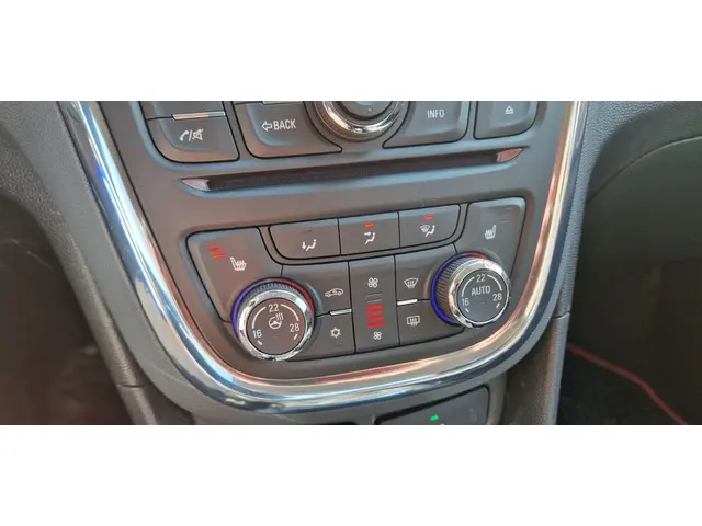 Opel Mokka 1.6 Cosmo 54000 km NAP 2013 Benzine 19