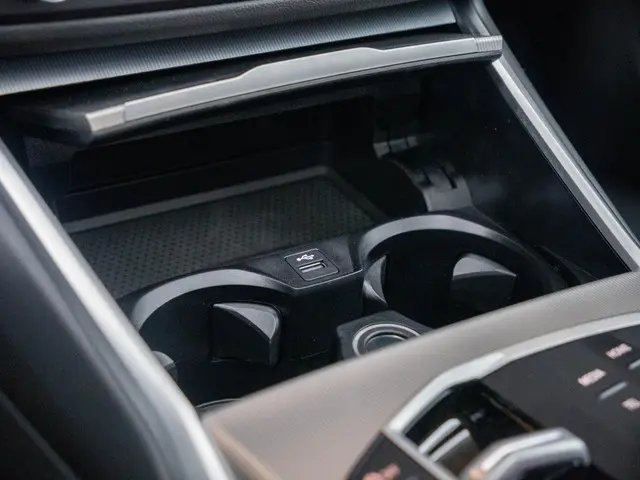 BMW 3 Serie Sedan 320i 2025 Benzine 42