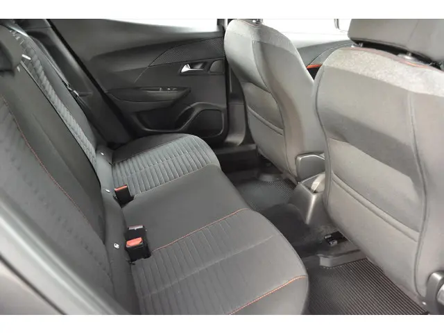 Peugeot 2008 1.2 Puretech 130pk Active 2020 Benzine 14