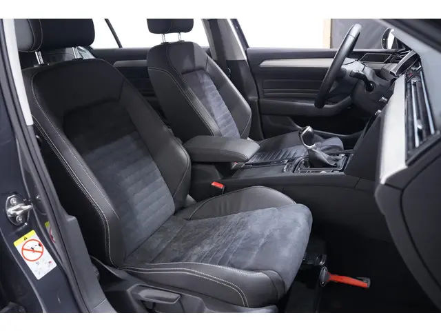 Volkswagen Passat 1.5 TSI Elegance 2020 Benzine 36