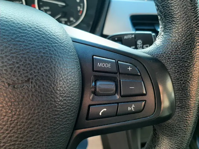 BMW X1 sDrive18i Executive 2017 Benzine 28