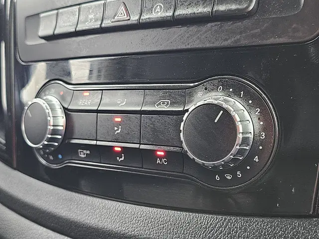 Mercedes-Benz Vito 114 CDI TOURER 2023 Diesel 10
