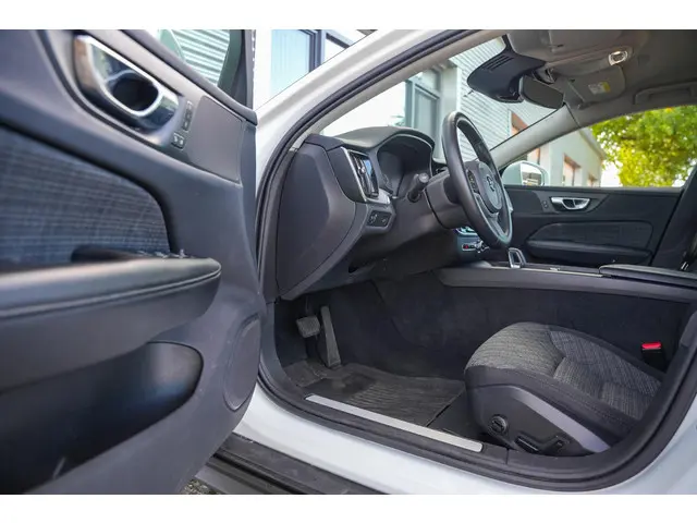 Volvo V60 Cross Country 2.0 B5 AWD Pro 2021 Benzine 6