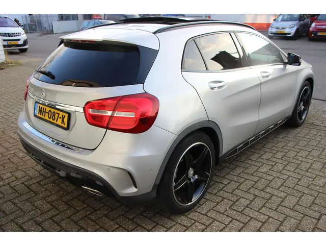 Mercedes-Benz GLA 180 Ambition AMG Line 2017 Benzine 18