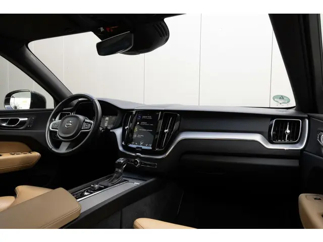 Volvo XC60 2.0 T5 Inscription Panorama|Leder| 2018 Benzine 10