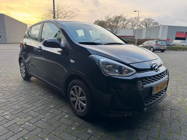 Hyundai i10 1.0i Comfort ( AIRCO + KM NAP ) 2018 Benzine 4