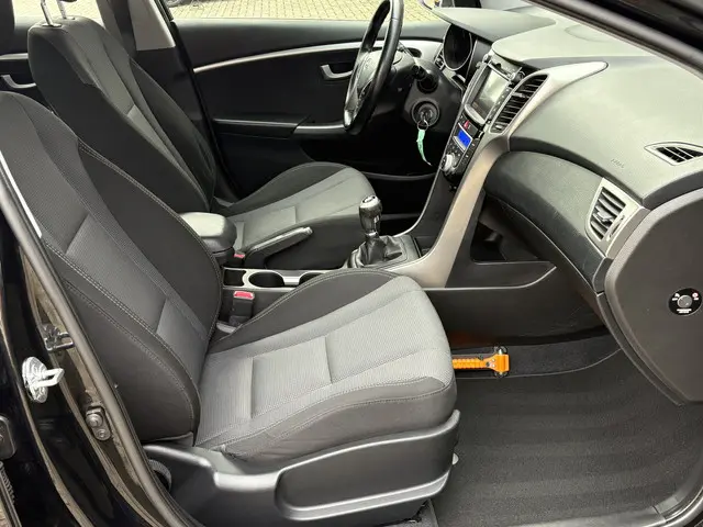 Hyundai i30 1.6 GDI Business Edition 2013 Benzine 22