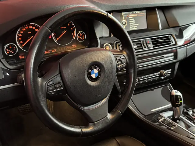 BMW 5 Serie Touring 520i Luxury Edition 2014 Benzine 3