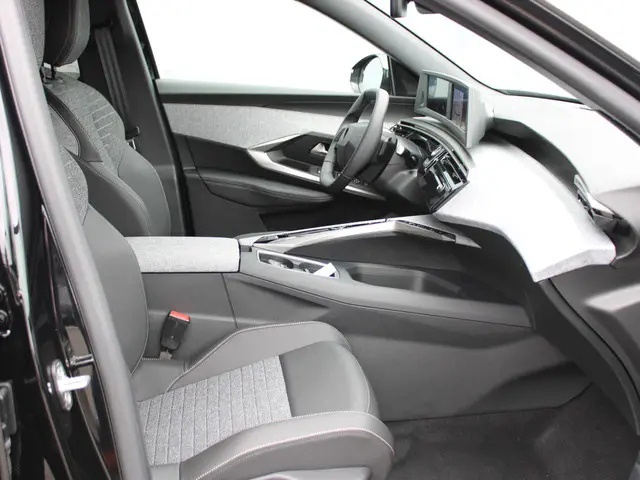 Peugeot 5008 1.2 Hybrid 145 Allure 2025 Hybride Benzine 10