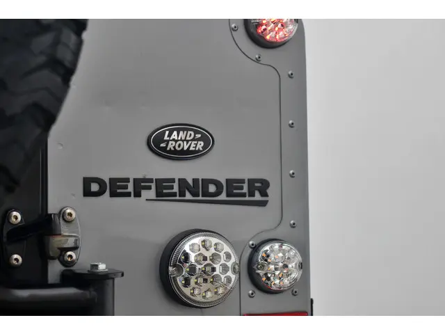 Land Rover Defender 2.2 D HT 90" SE 2012 Diesel 24