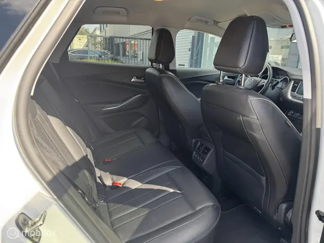 Opel Grandland X 1.2 Turbo Ultimate / Bomvol 2018 Benzine 24