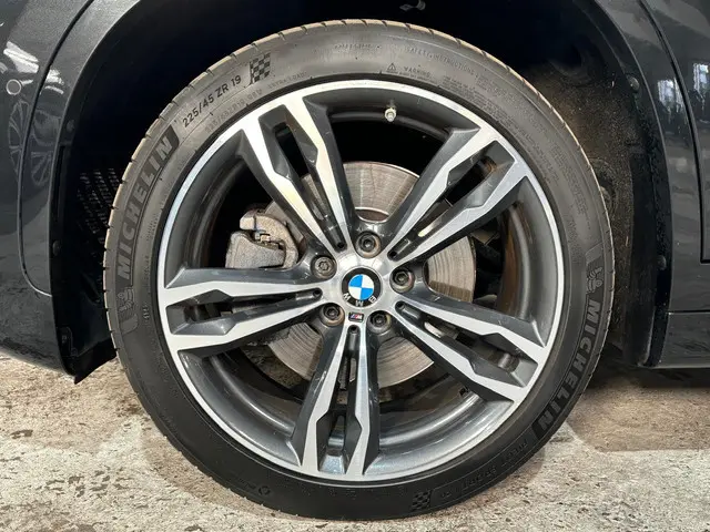 BMW X1 xDrive20i High Executive 2018 Benzine 12