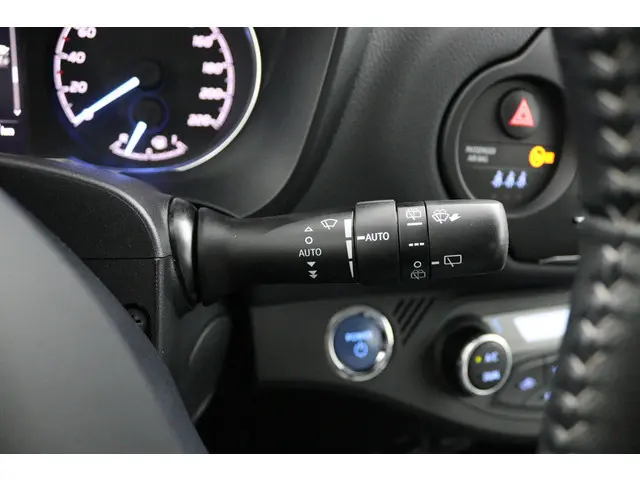 Toyota Yaris 1.5 Hybrid Design 2018 Hybride Benzine 33