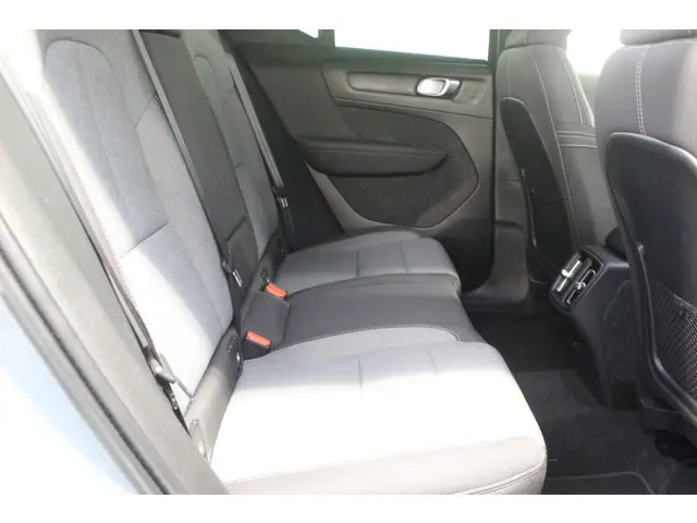 Volvo XC40 2.0 B3 Plus Bright 2022 Hybride Benzine 10