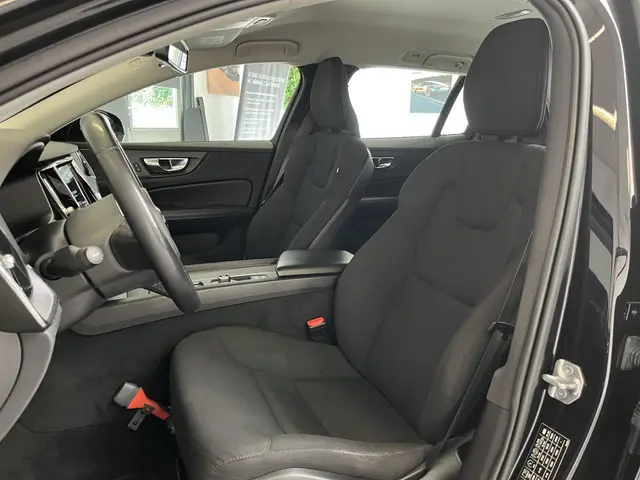 Volvo V60 2.0 B3 Momentum Advantage 2021 Benzine 20