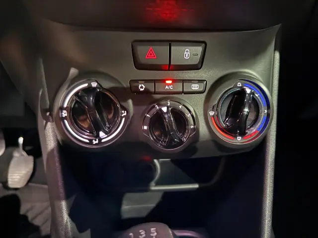 Peugeot 2008 |1.2 PureTech Blue Lion | Pano | 2017 Benzine 34