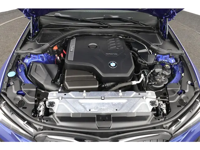 BMW 3 Serie 330i High Executive 2020 Benzine 28