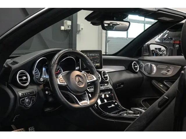 Mercedes-Benz C-Klasse Cabrio AMG 63 2018 Benzine 6