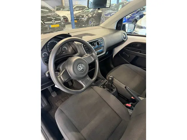 Volkswagen up! 3