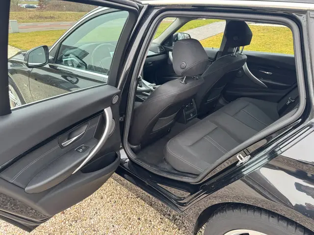 BMW 3 Serie Touring 318i Executive 2017 Benzine 22