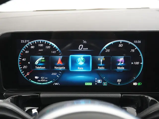 Mercedes-Benz EQA 250 67 kWh 2023 Elektrisch 33